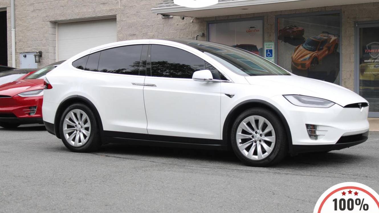 TESLA MODEL X 2018 5YJXCBE22JF087897 image